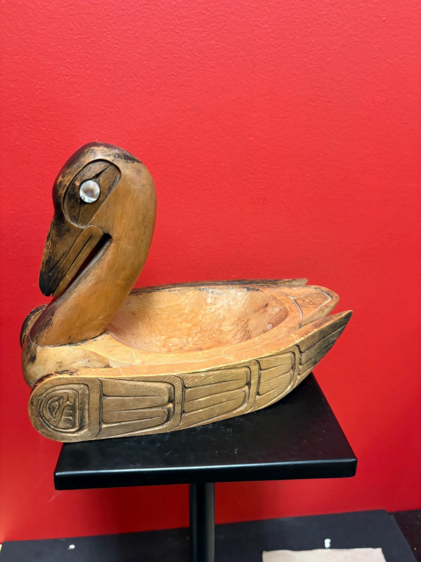 Sensational 10 x 7 x 8“ high indigenous first nation pacific  north West Coast signed by  SCHNUL SUT from Tofino  bowl in shape of loon