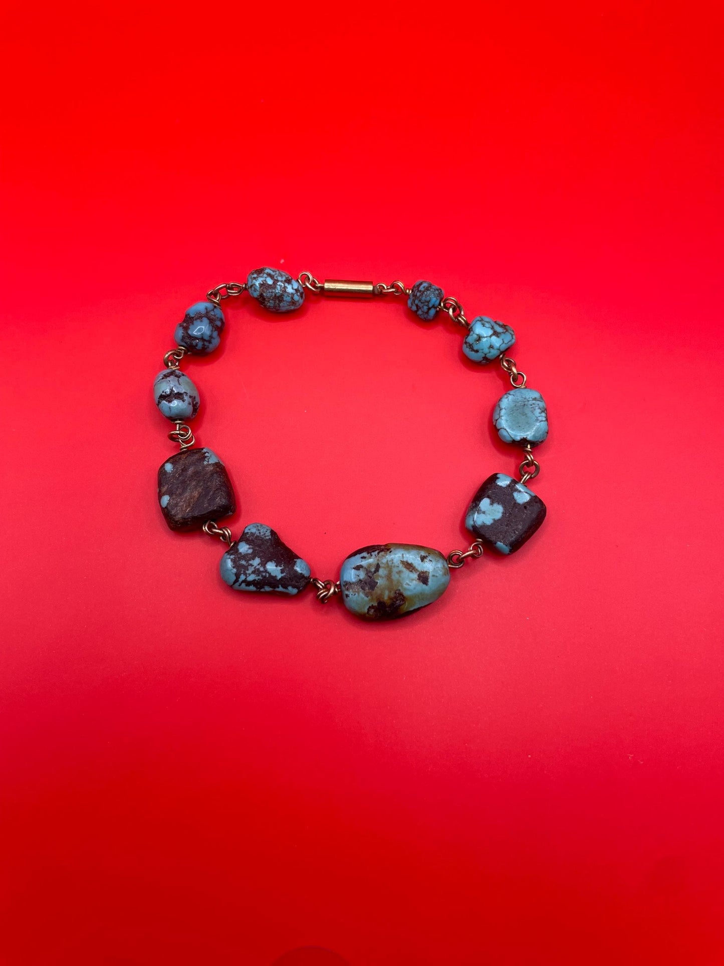 Lovely 7.25 inch unclasped untested gold and turquoise bracelet - B