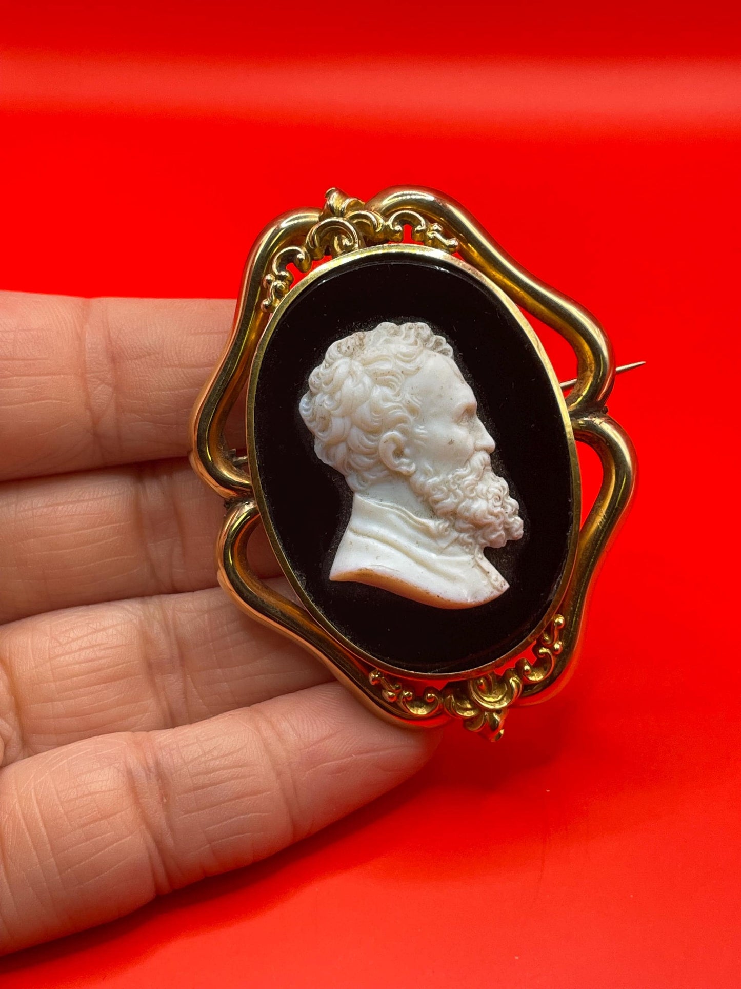 Gold Hardstone Cameo Pendant Brooch -B