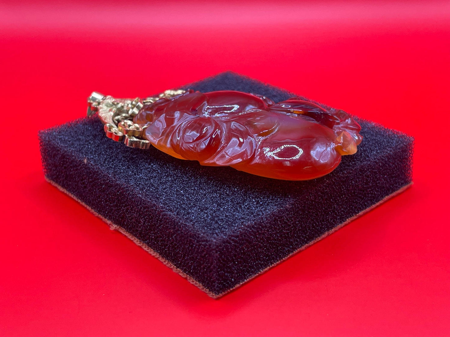 Fabulous 2.75 inch long 14ct gold and carved agate pendant - B