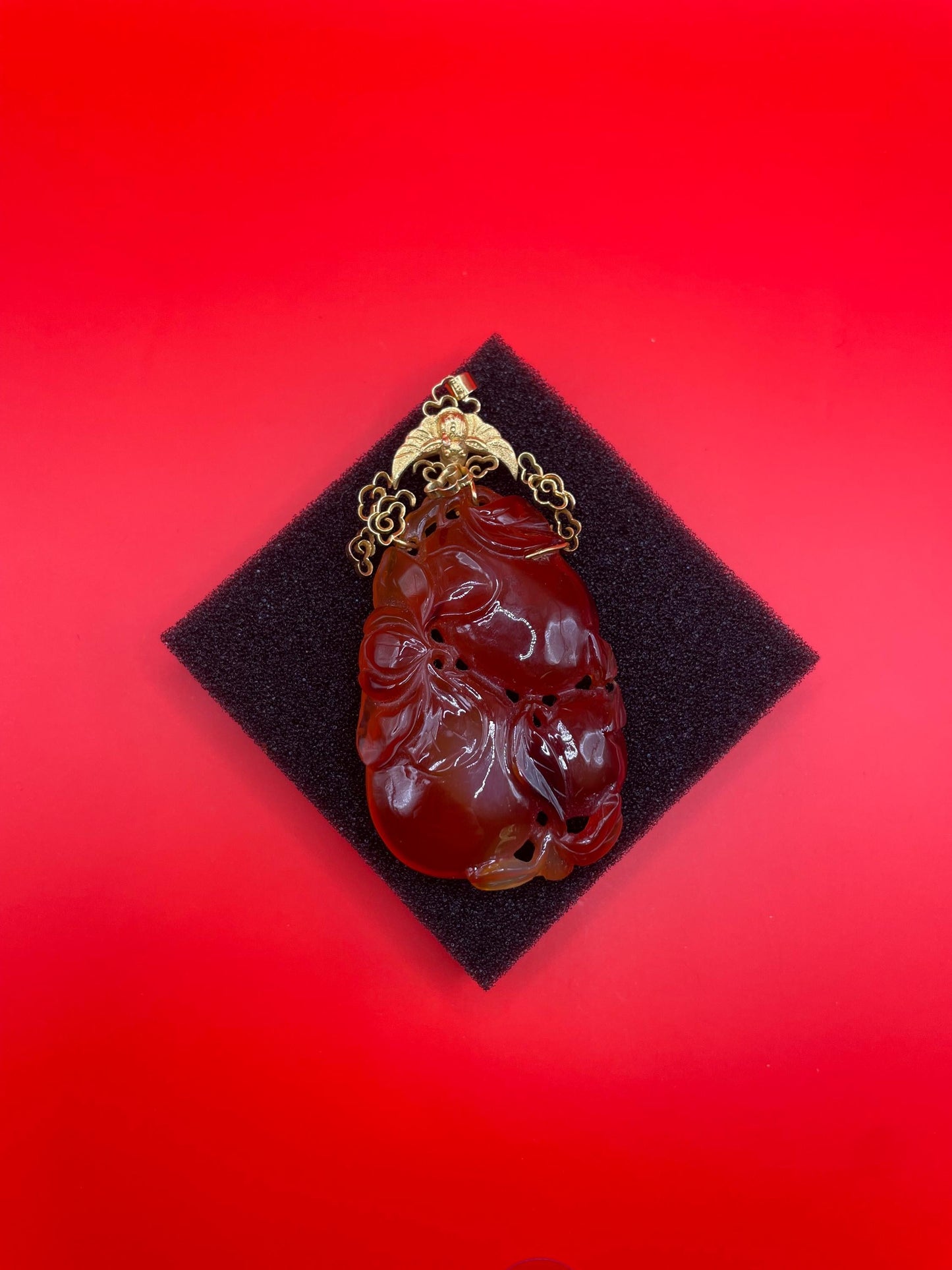 Fabulous 2.75 inch long 14ct gold and carved agate pendant - B