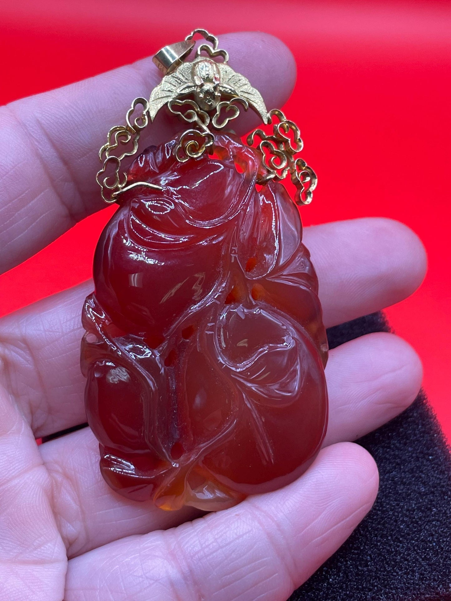 Fabulous 2.75 inch long 14ct gold and carved agate pendant - B