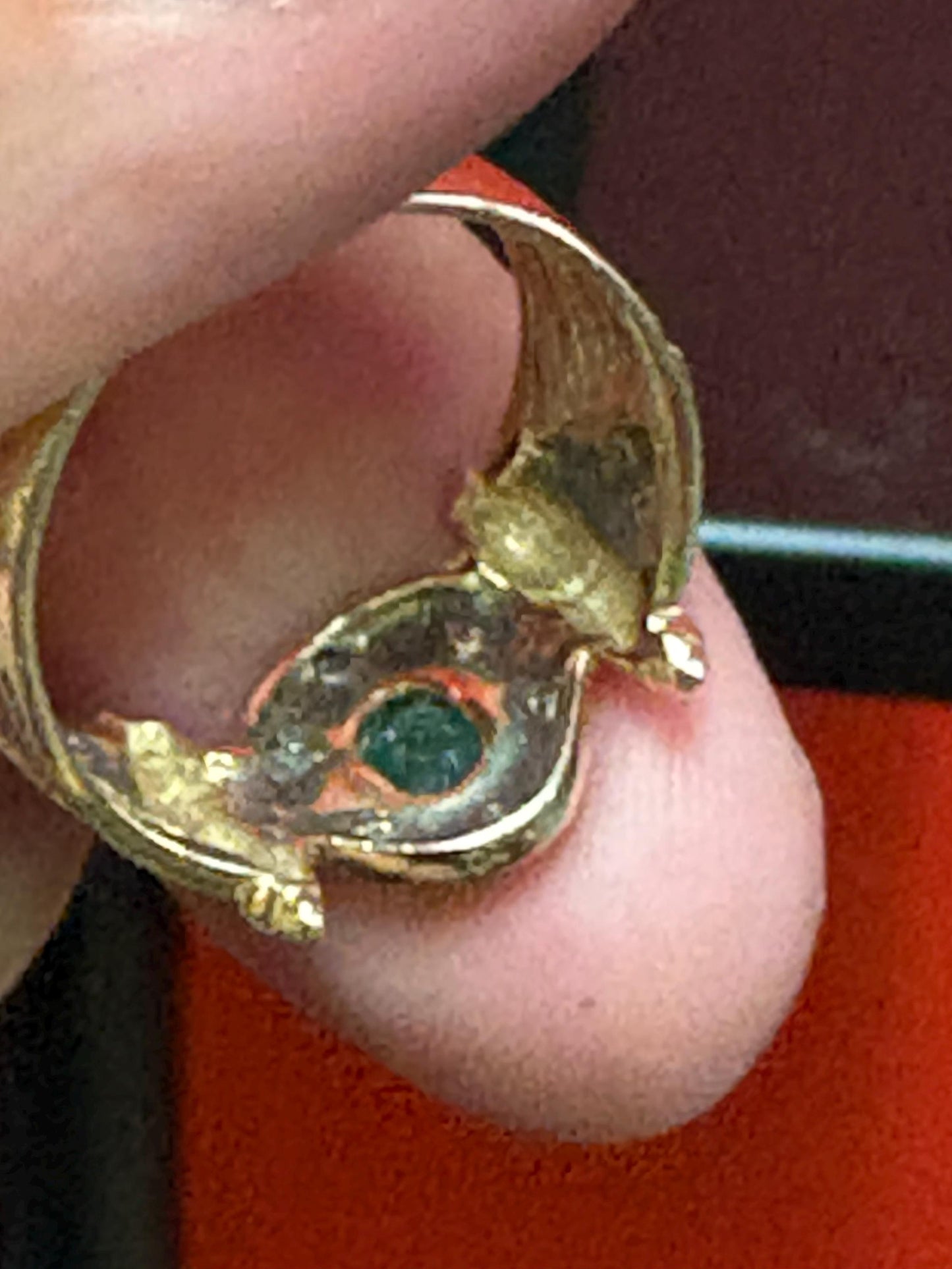 Beautiful 14 karat yellow  gold with emerald and diamonds  size 8  lovely condition - B