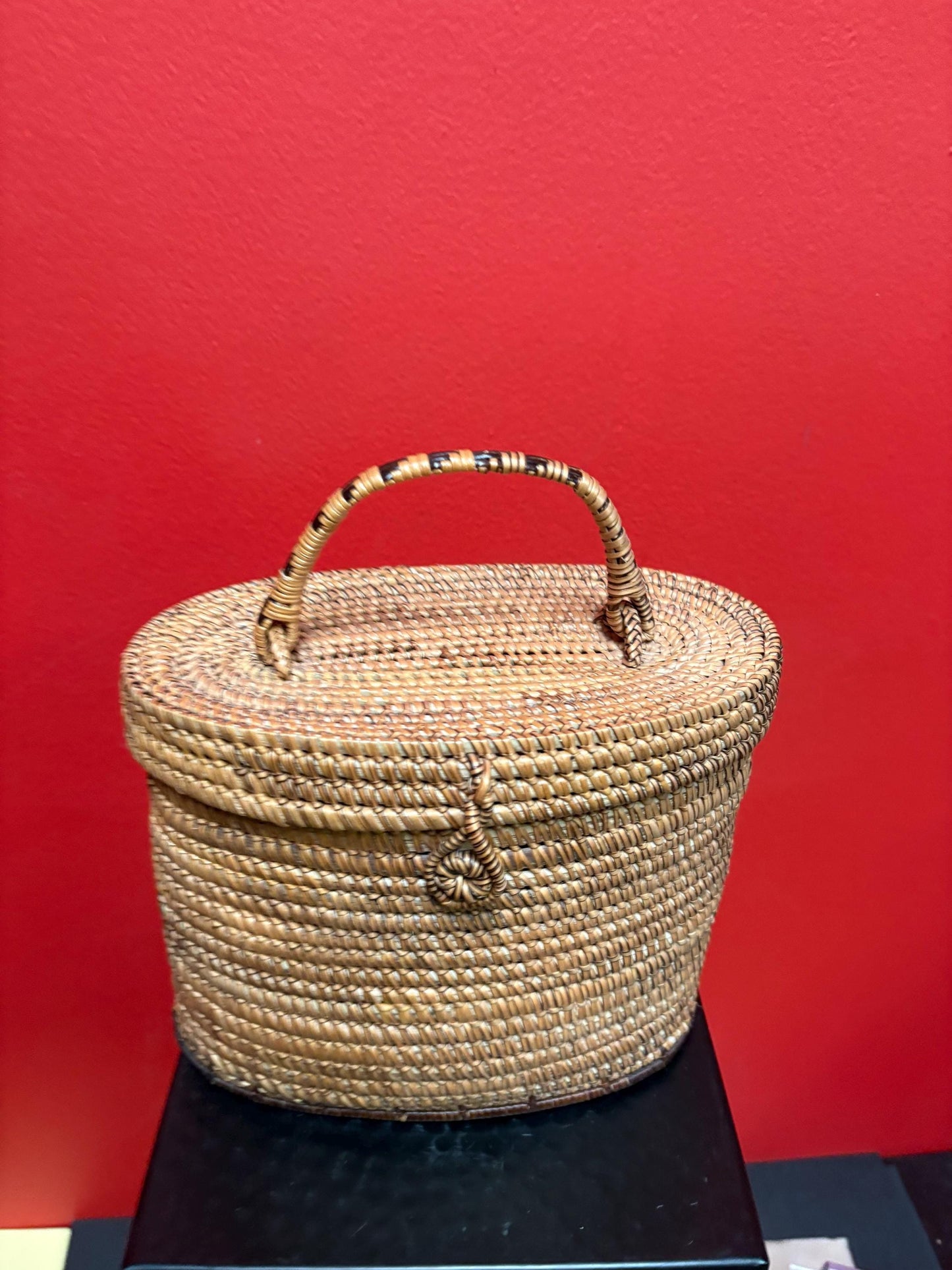 Indigenous first nations weaved basket box 8 x 5 x 9“ high  great value