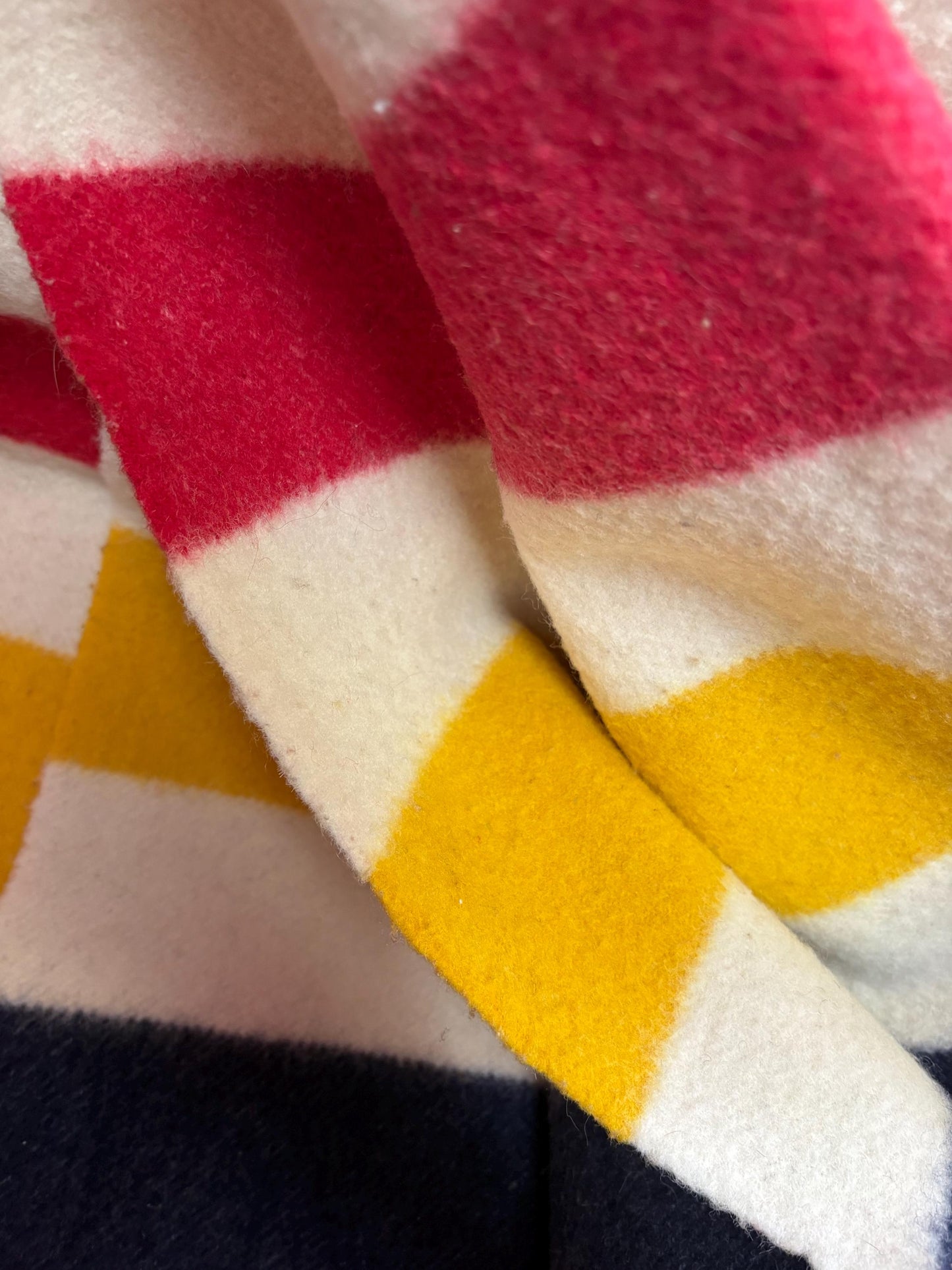 Approx 63 x 81  HBC Hudson Bay Company authentic wool blanket    3.5 stripes  twin size - dry cleaned  perfect condition  HBC