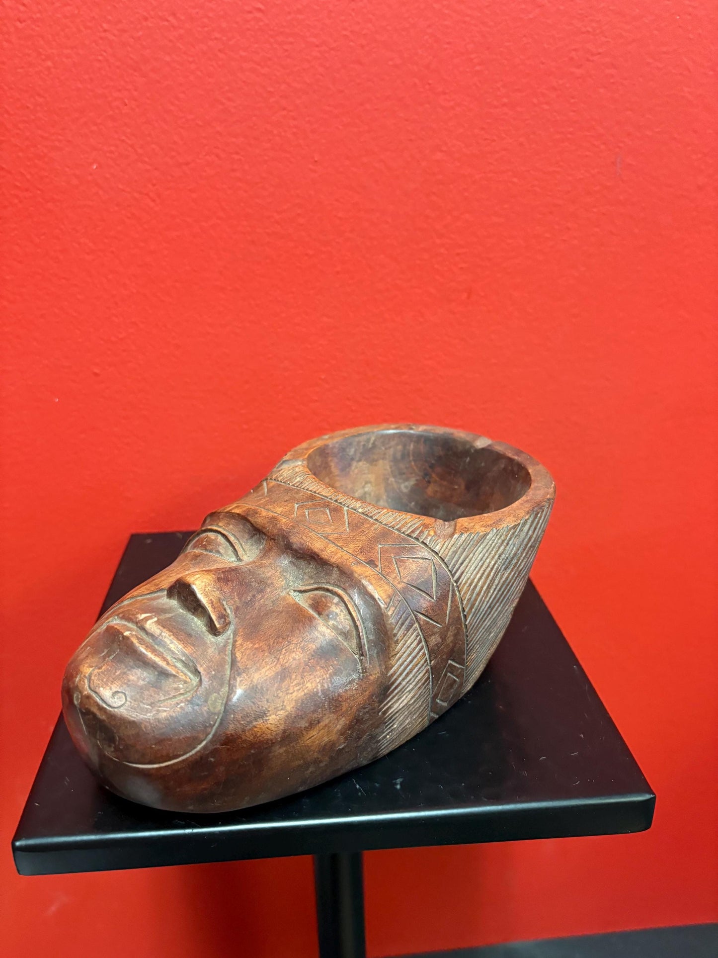 Unique 7 x 4 1/2 wide hand carved oceanic island face astray heavy wood  great for pocket change  perfect gift