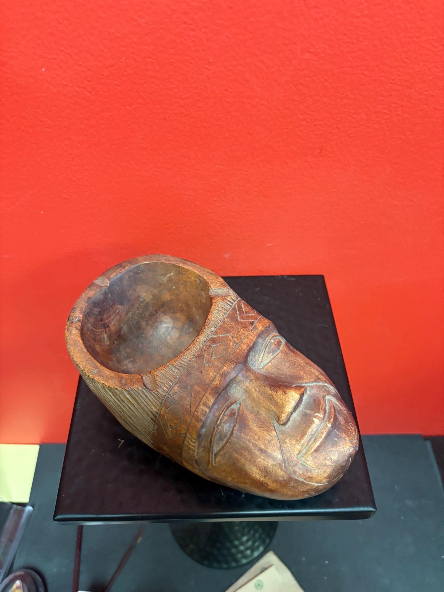 Unique 7 x 4 1/2 wide hand carved oceanic island face astray heavy wood  great for pocket change  perfect gift