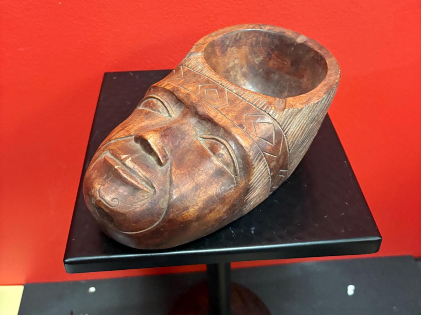 Unique 7 x 4 1/2 wide hand carved oceanic island face astray heavy wood  great for pocket change  perfect gift