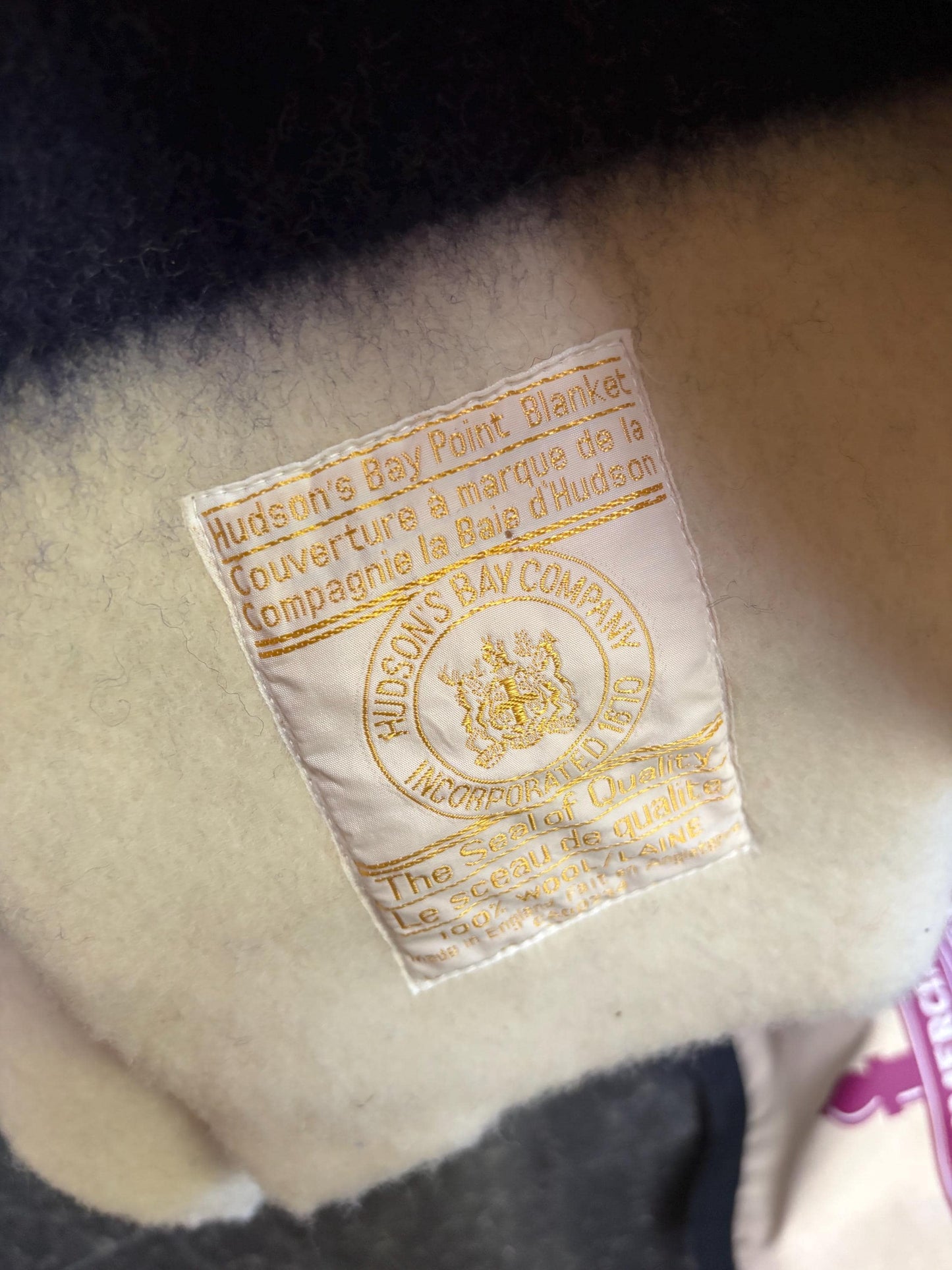 6 point Authentic HBC Hudson Bay six point Blanket in mint condition.   approx 90 x 100  wow  HBC rare