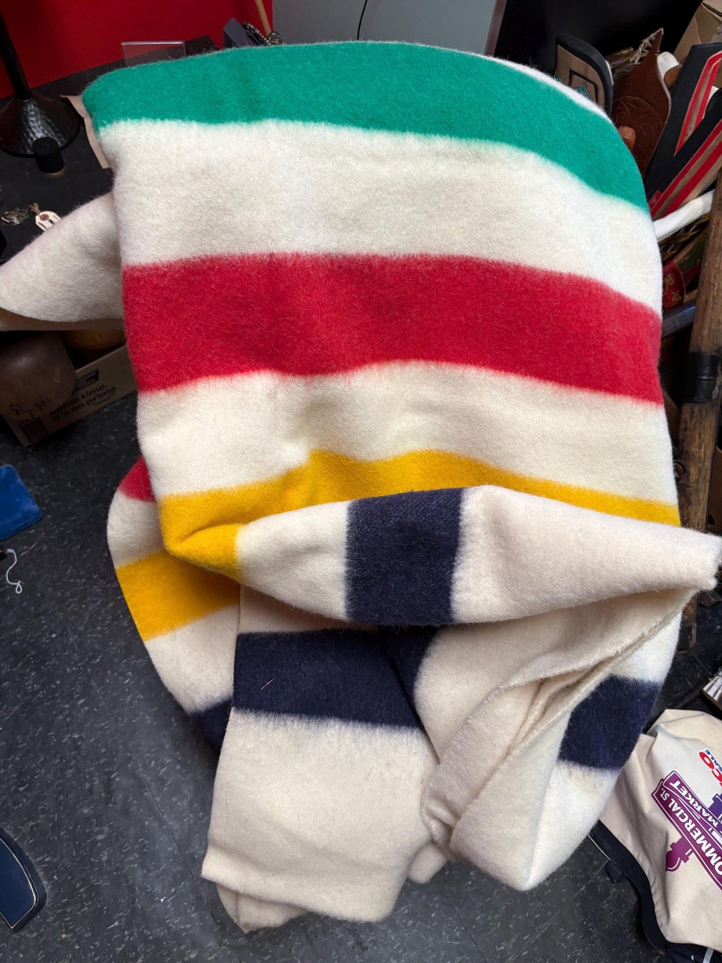 6 point Authentic HBC Hudson Bay six point Blanket in mint condition.   approx 90 x 100  wow  HBC rare