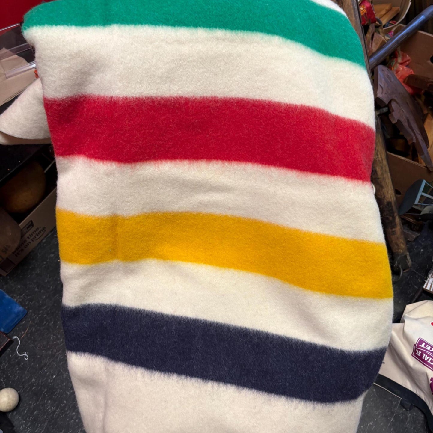 6 point Authentic HBC Hudson Bay six point Blanket in mint condition.   approx 90 x 100  wow  HBC rare