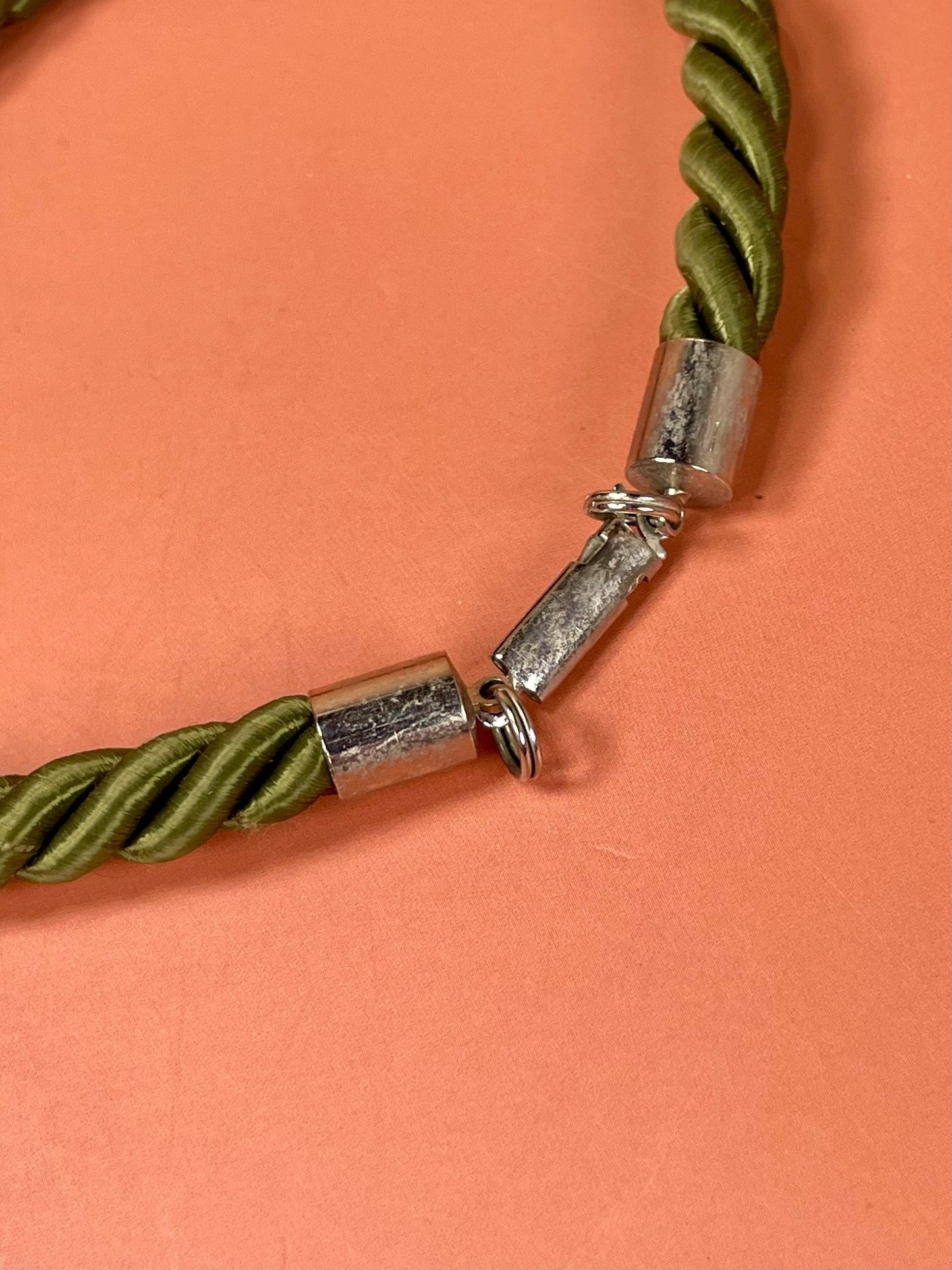 Approx 13 inch necklace and 2.5 inch pendant  bold beauty