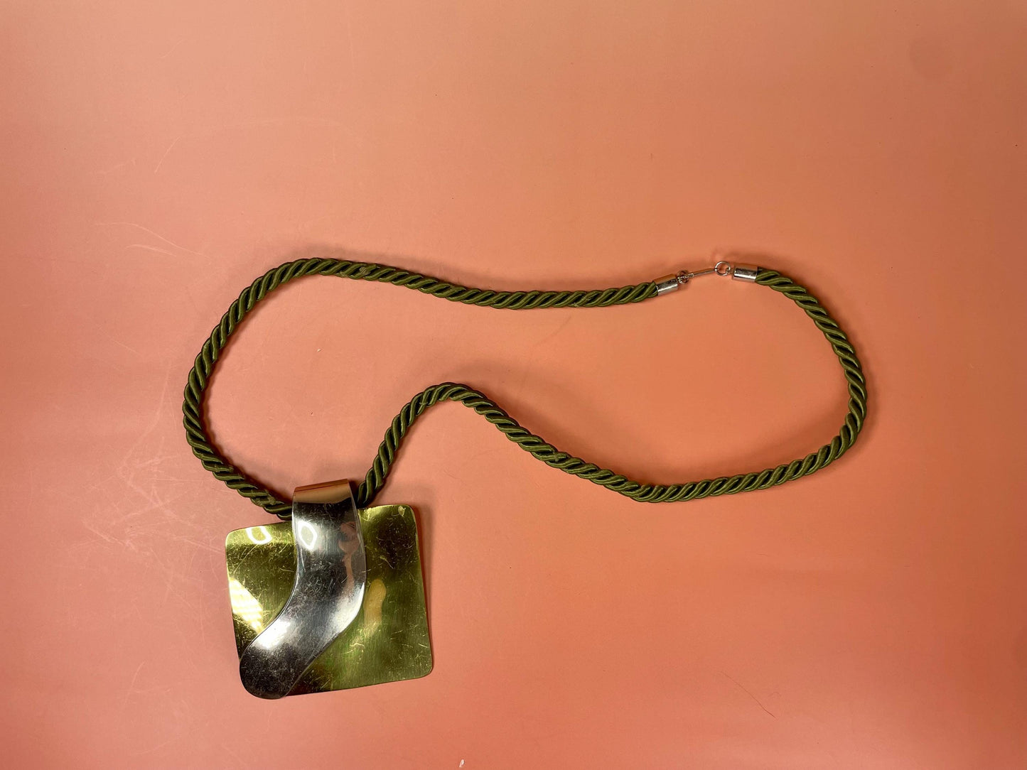 Approx 13 inch necklace and 2.5 inch pendant  bold beauty