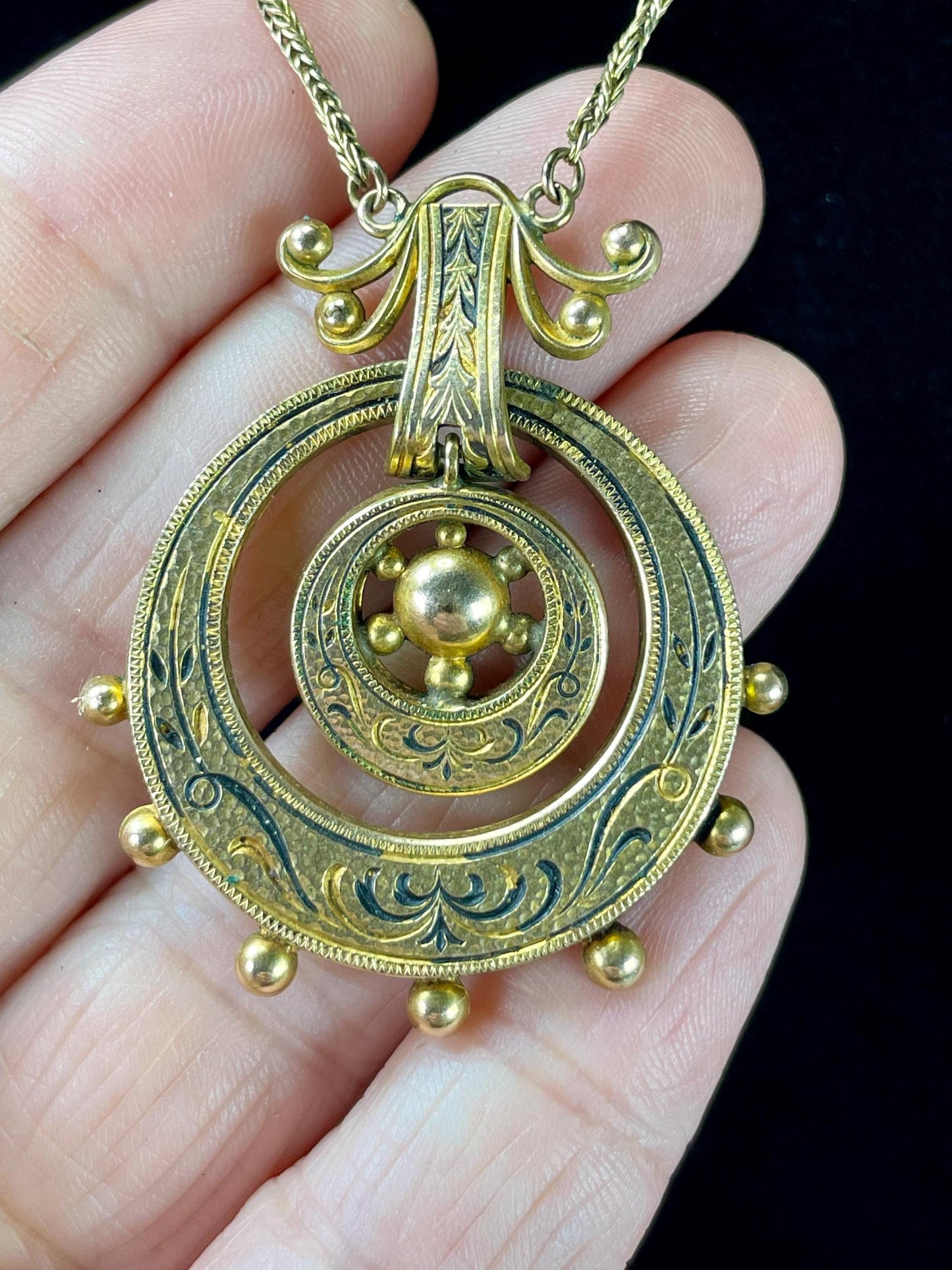 Delicate Necklace and Pendant with Intricate Design