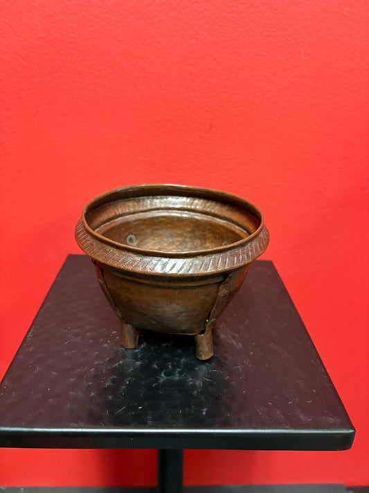 Lovely antique arts and crafts style copper bowl   3 1/2 x 4 1/2 wide  great decoration and good value