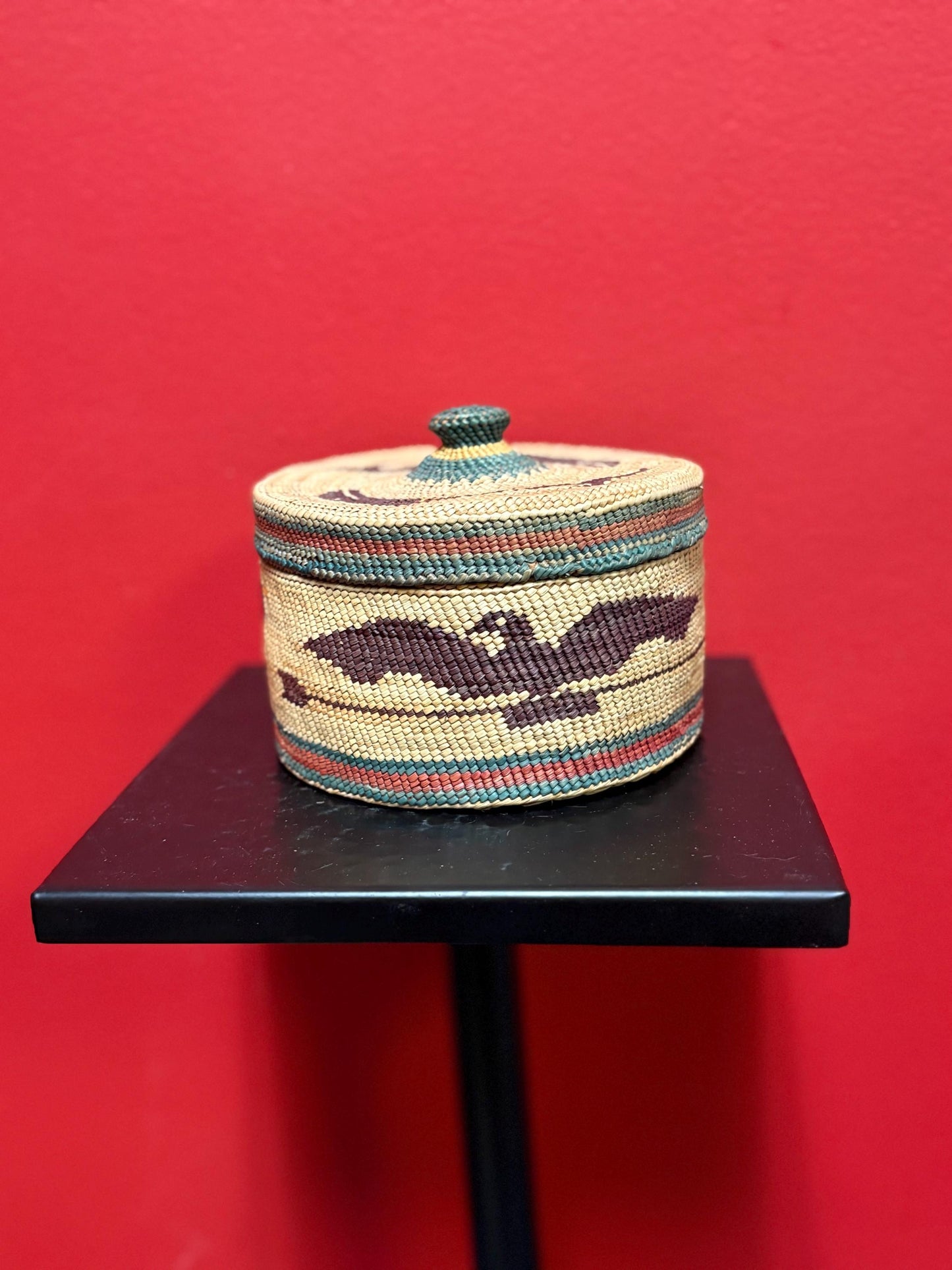Absolutely stunning indigenous first nations coast Salish woven basket with lid depicting birds in mint condition  5 1/2 x 3 high  wow