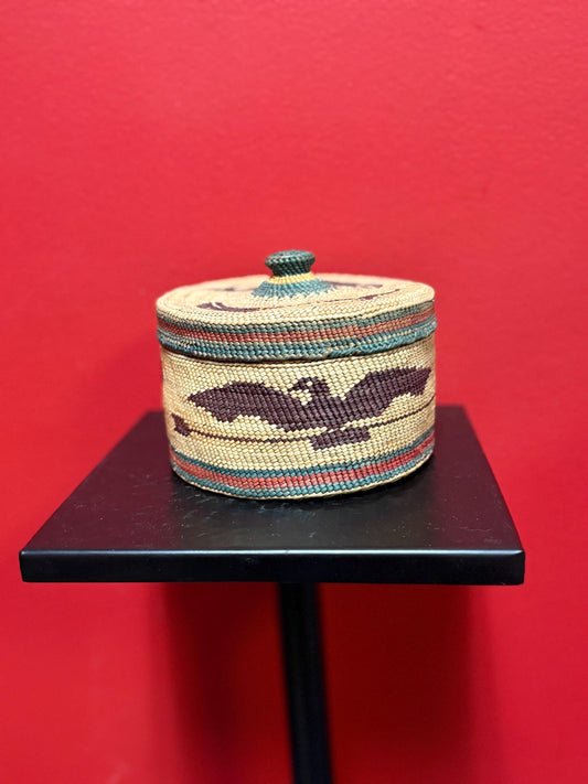 Absolutely stunning indigenous first nations coast Salish woven basket with lid depicting birds in mint condition  5 1/2 x 3 high  wow