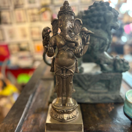 Stunning vinatge  silver metal heavy 13 x 4 inch wide Ganesh statue  great condition and detail  wonderful example - RS