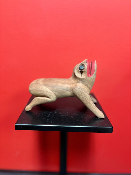 Simply beautiful indigenous First Nations pacific north West Coast unsigned cedar frog statue  7 x 4 wide  wow