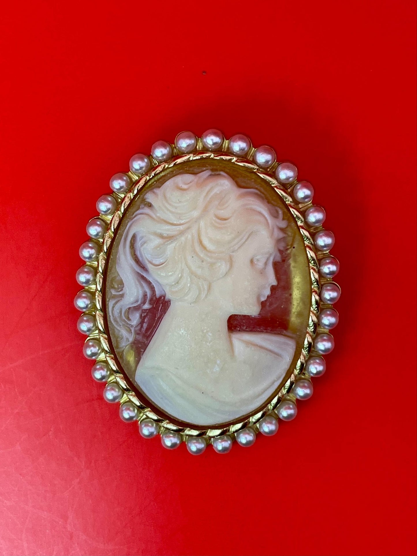 Vintage Cameo Brooch with Faux Pearl Border  Gold Tone Frame