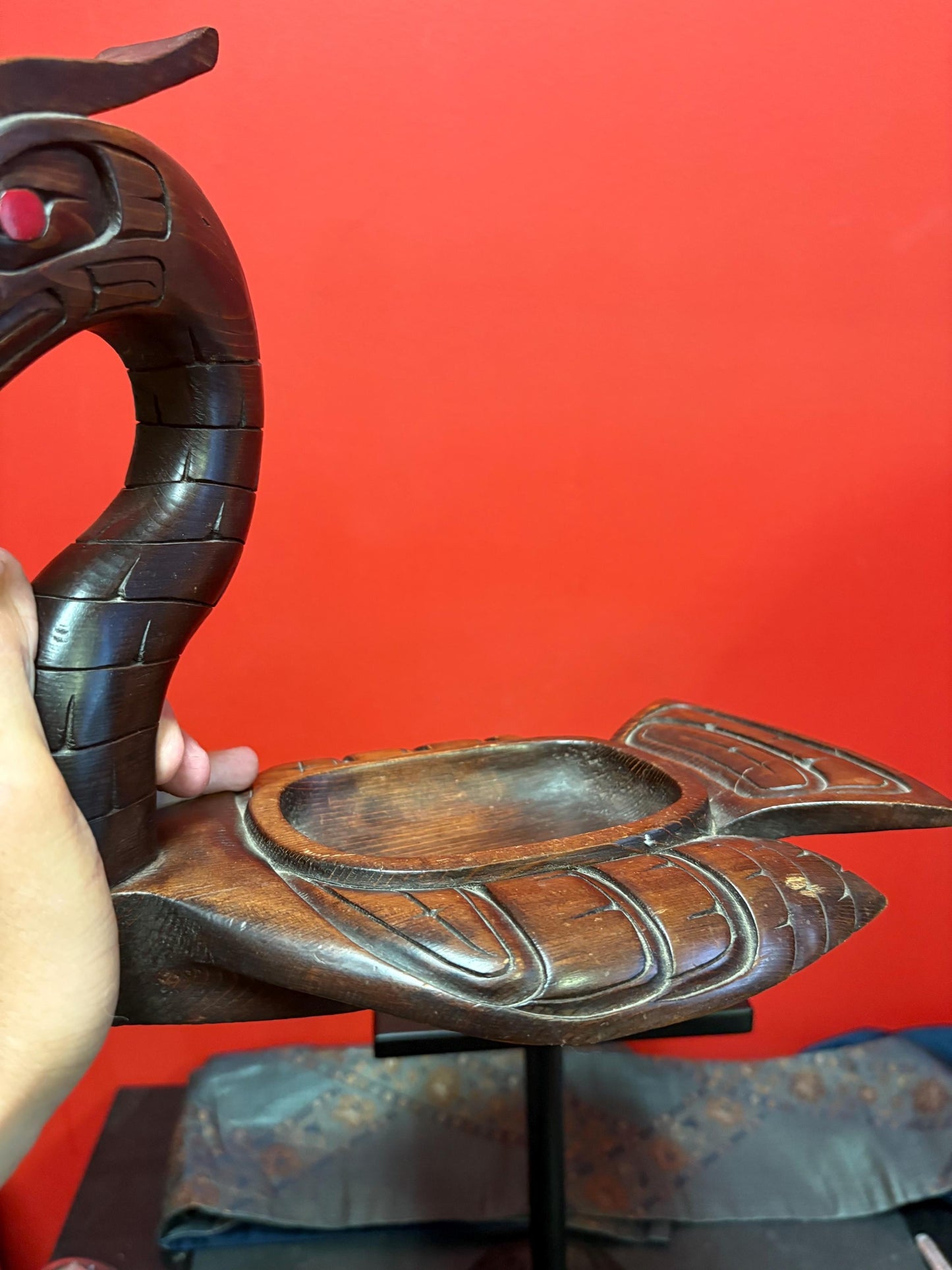 Beautiful indigenous first nation Pacific West Coast signed Willie Hawkins 12 x 7 x 11 high heron  bowl  slight crack - amazing value