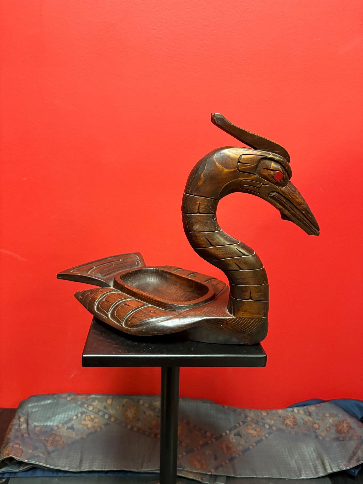 Beautiful indigenous first nation Pacific West Coast signed Willie Hawkins 12 x 7 x 11 high heron  bowl  slight crack - amazing value