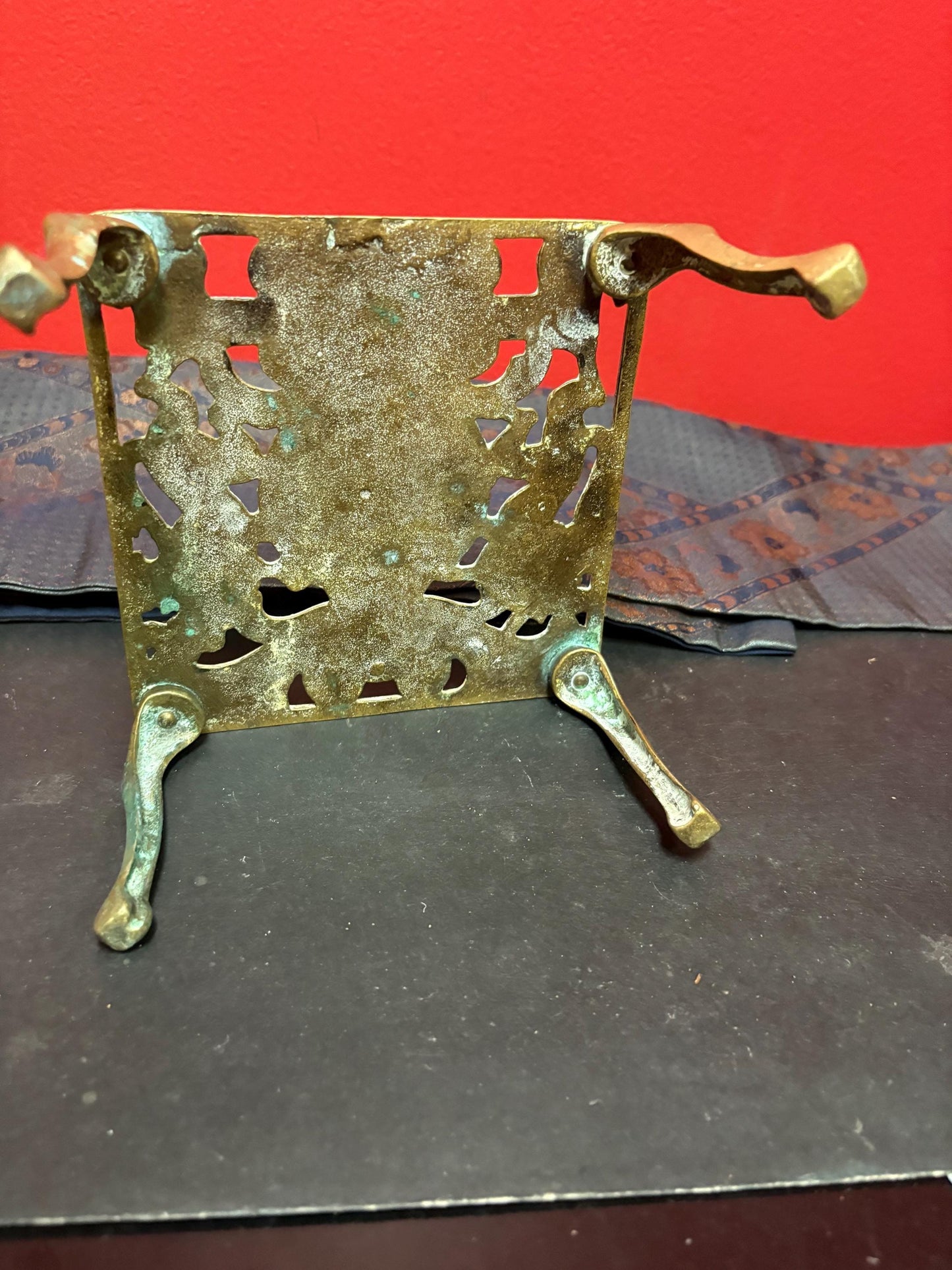 Lovely antique brass royalty themed trivet 6 x 3“ high in great condition with amazing patina