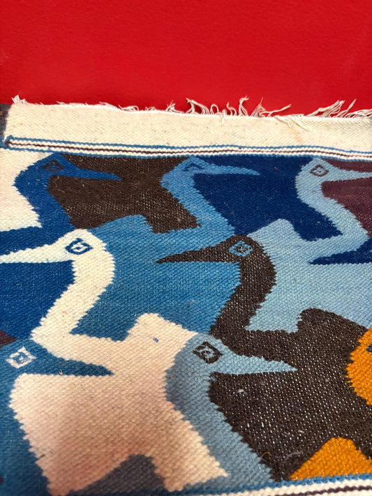 Beautiful vintage 16 x 15“ Ecuadorean wool textile featuring birds  cool for display  great value