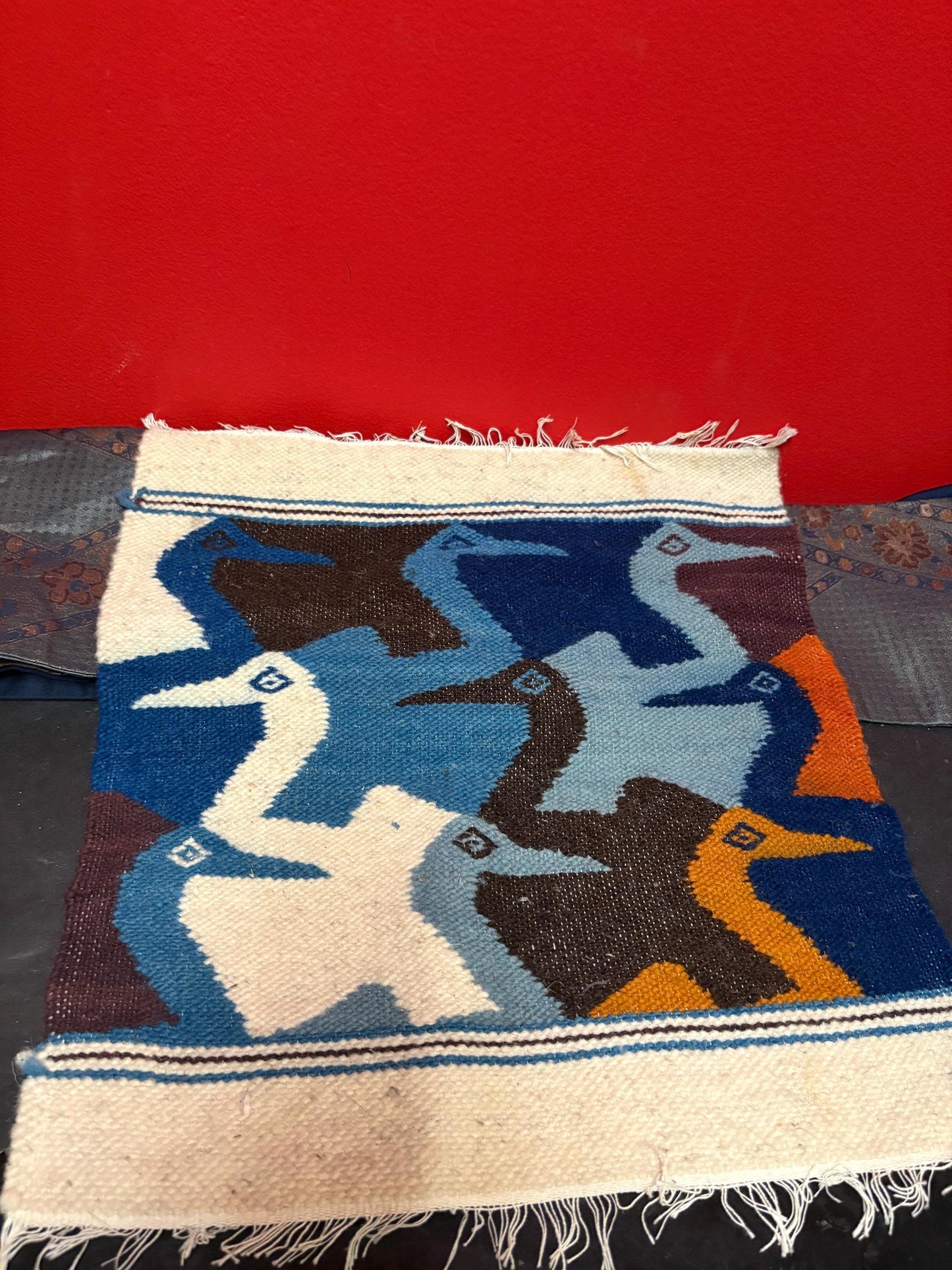 Beautiful vintage 16 x 15“ Ecuadorean wool textile featuring birds  cool for display  great value