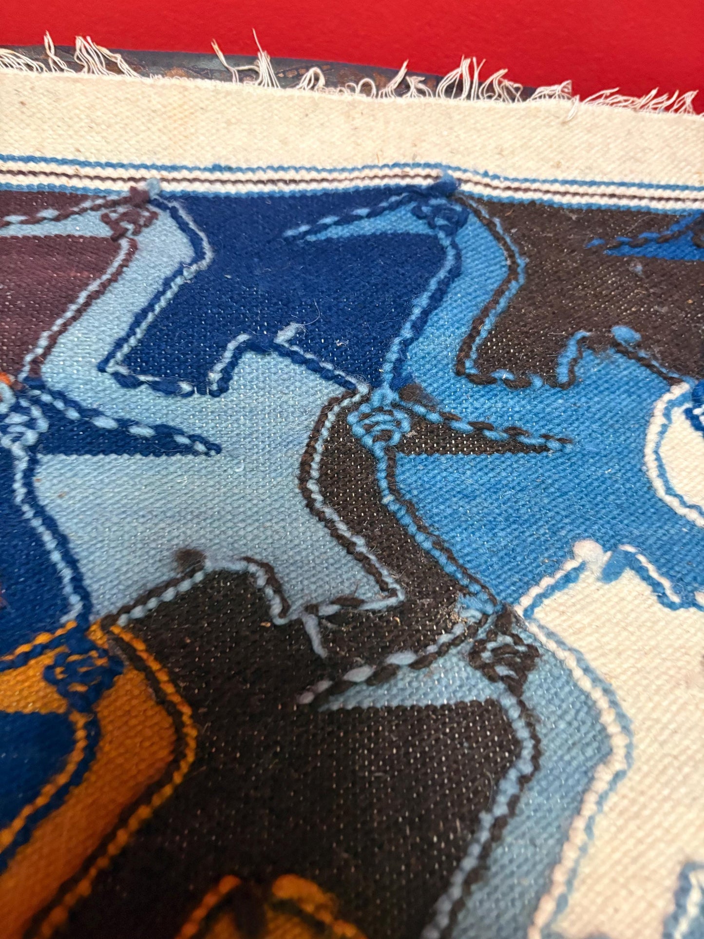 Beautiful vintage 16 x 15“ Ecuadorean wool textile featuring birds  cool for display  great value