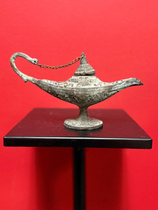 8 x 4“ high antique bronze genie lamp in great condition with amazing Patina  wonderful piece and percent gift ..: 3 wishes included