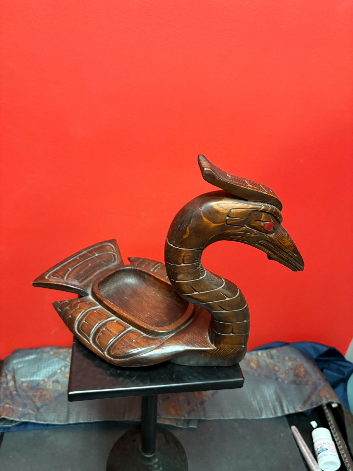 Beautiful indigenous first nation Pacific West Coast signed Willie Hawkins 12 x 7 x 11 high heron  bowl  slight crack - amazing value