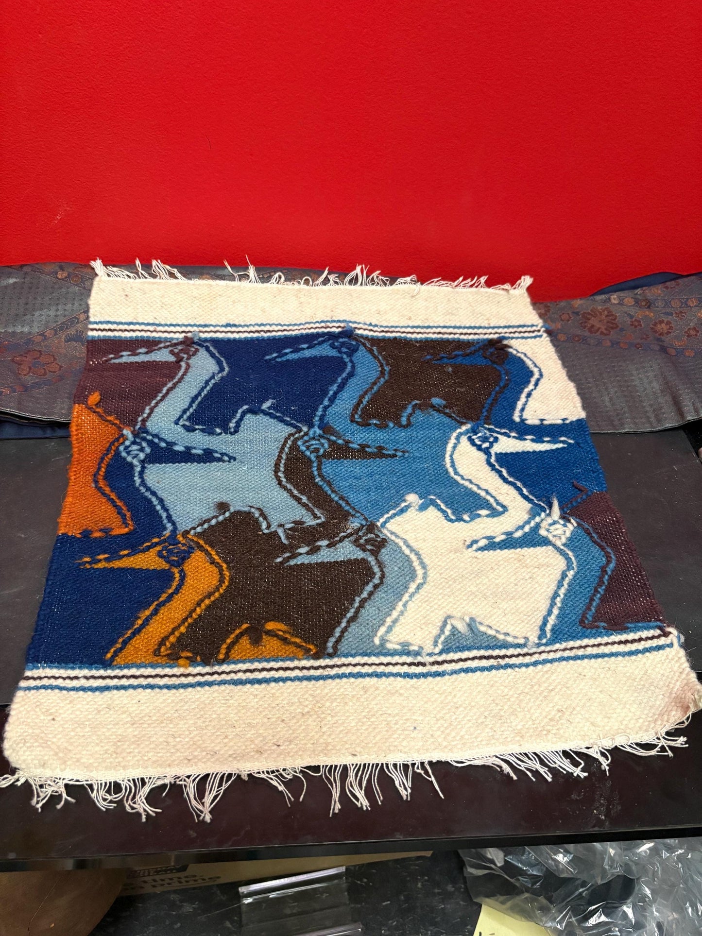 Beautiful vintage 16 x 15“ Ecuadorean wool textile featuring birds  cool for display  great value