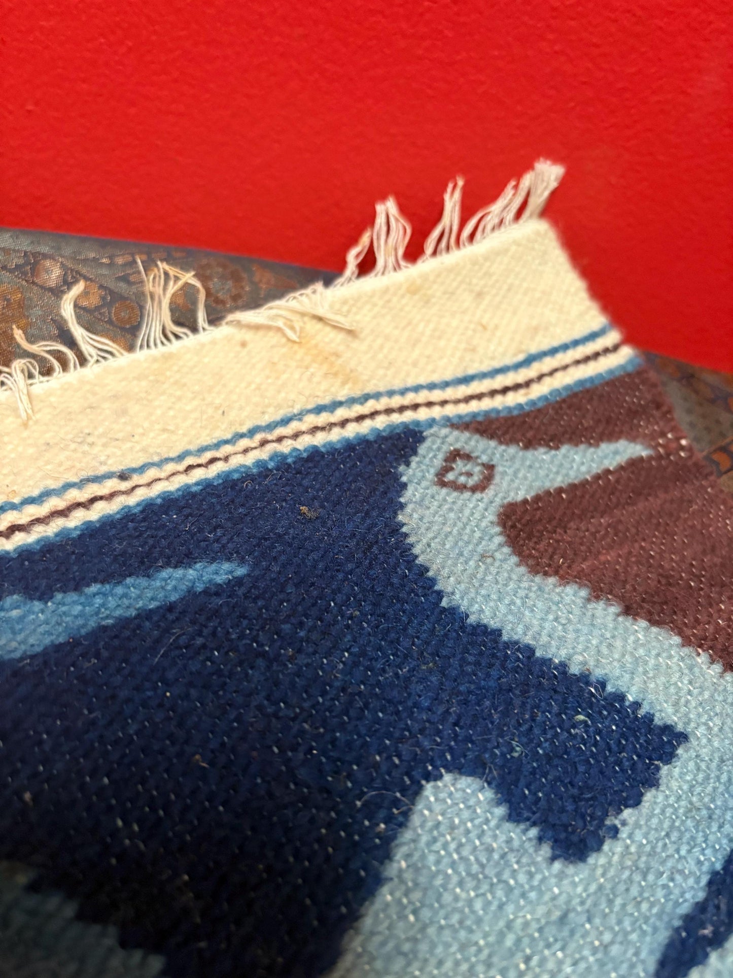 Beautiful vintage 16 x 15“ Ecuadorean wool textile featuring birds  cool for display  great value