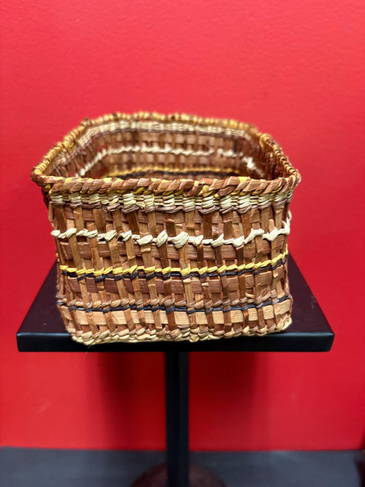 Beautiful 7 1/2 x 6 x 4 high woven cedar bark indigenous First Nations  Basket in great condition  amazing value