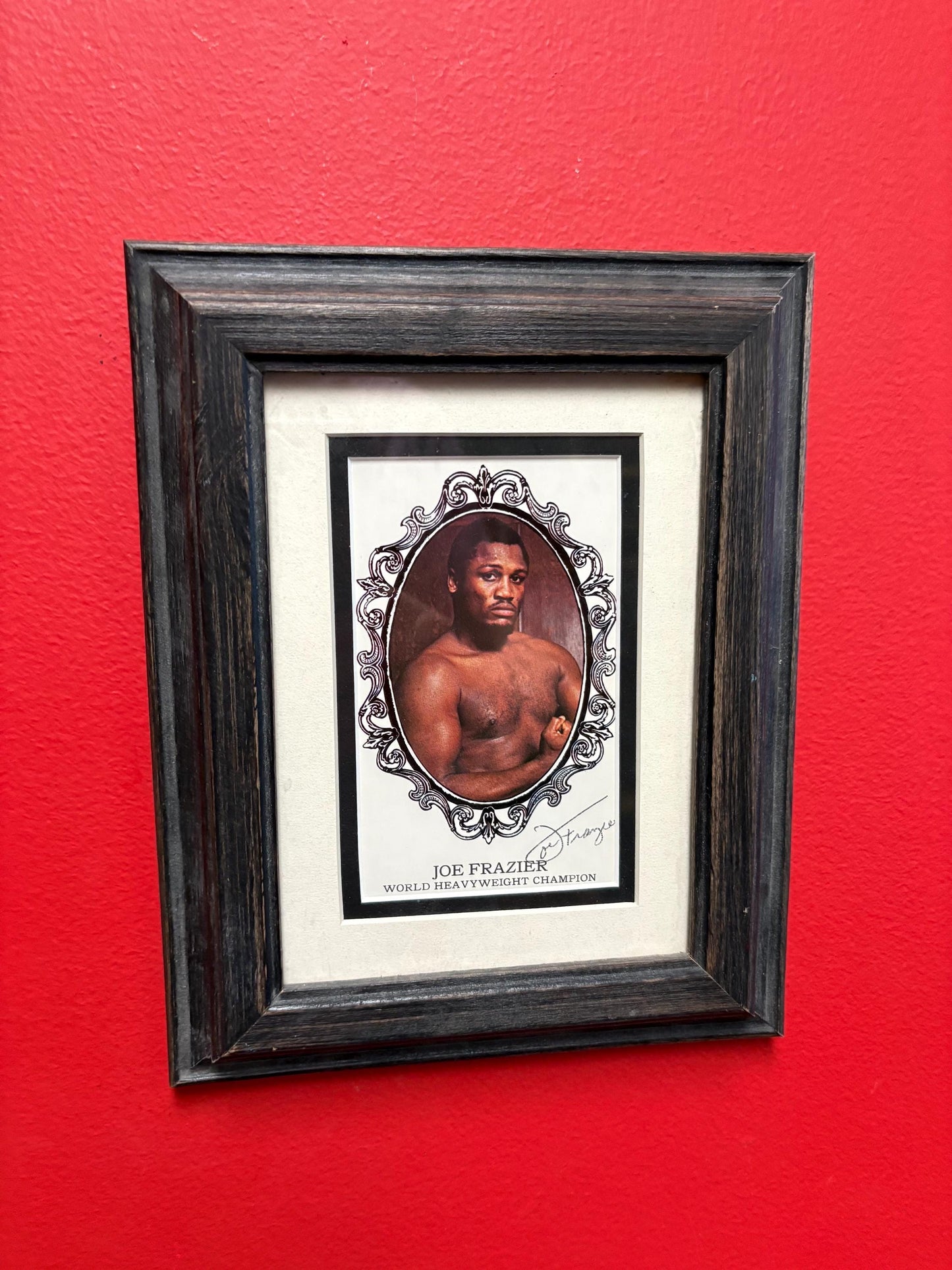 Amazing authentic Joe FRAZIER world heavyweight champion signed photograph in frame  9 x 7 - wow