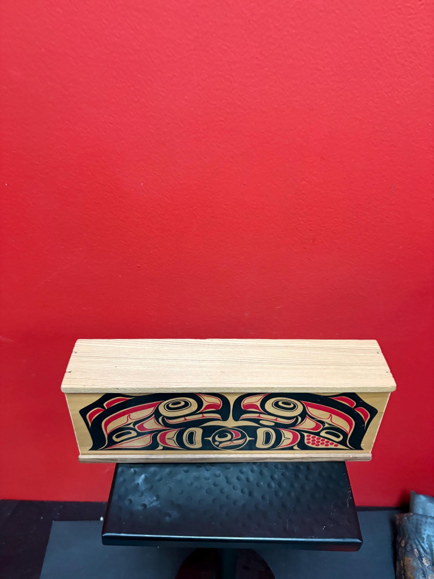 Beautiful 10 x 4 x 2“ deep indigenous first nations West Coast salmon painted box  good value