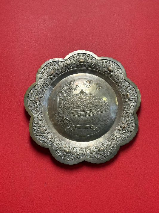 620 g  - untested Asian silver plate with amazing detailed scene  ready to hang  great value  13 inches