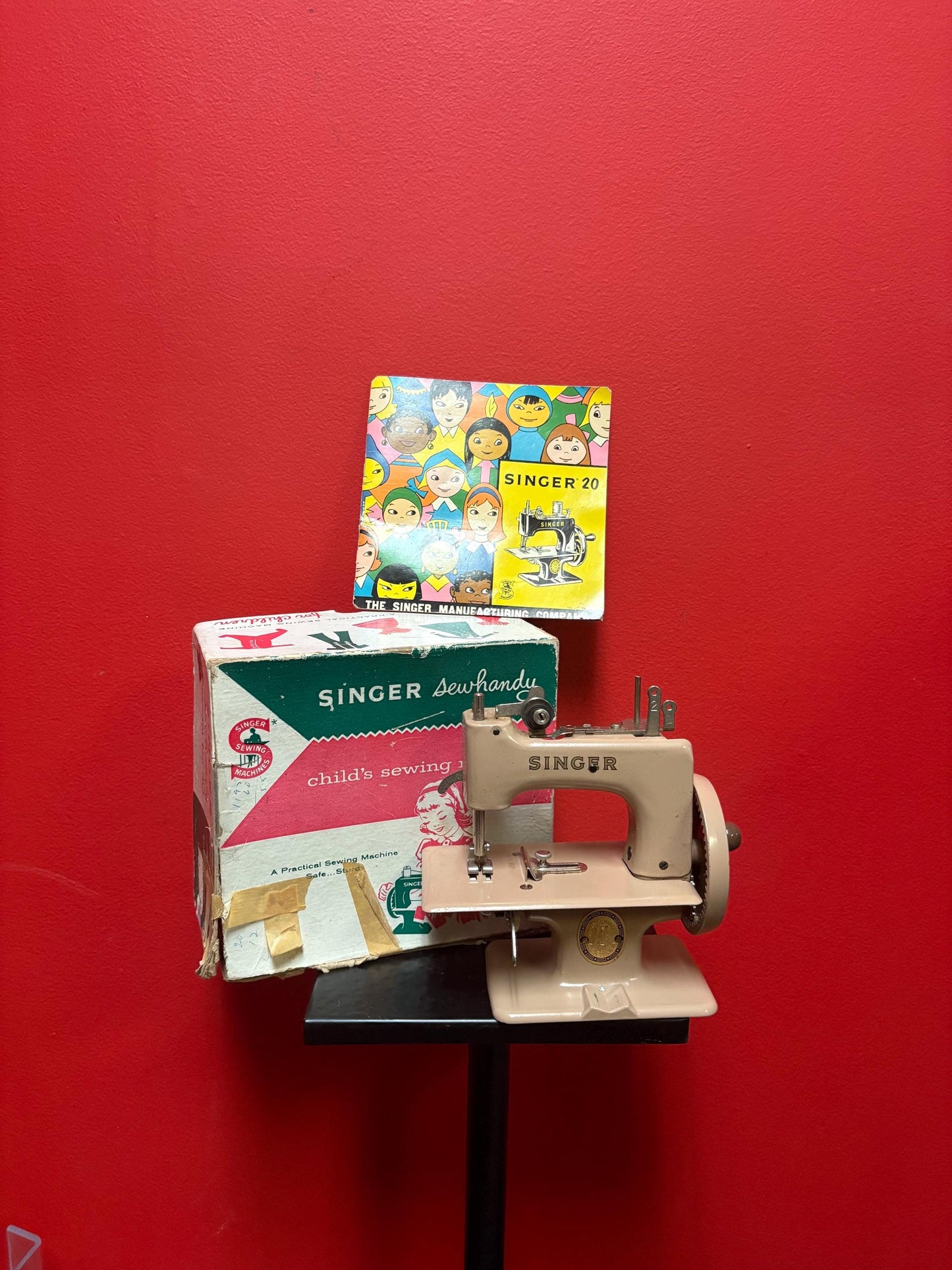 Amazing vintage like new rare singer sew handy children sewing machine  seems to work  great colour with instructions and box