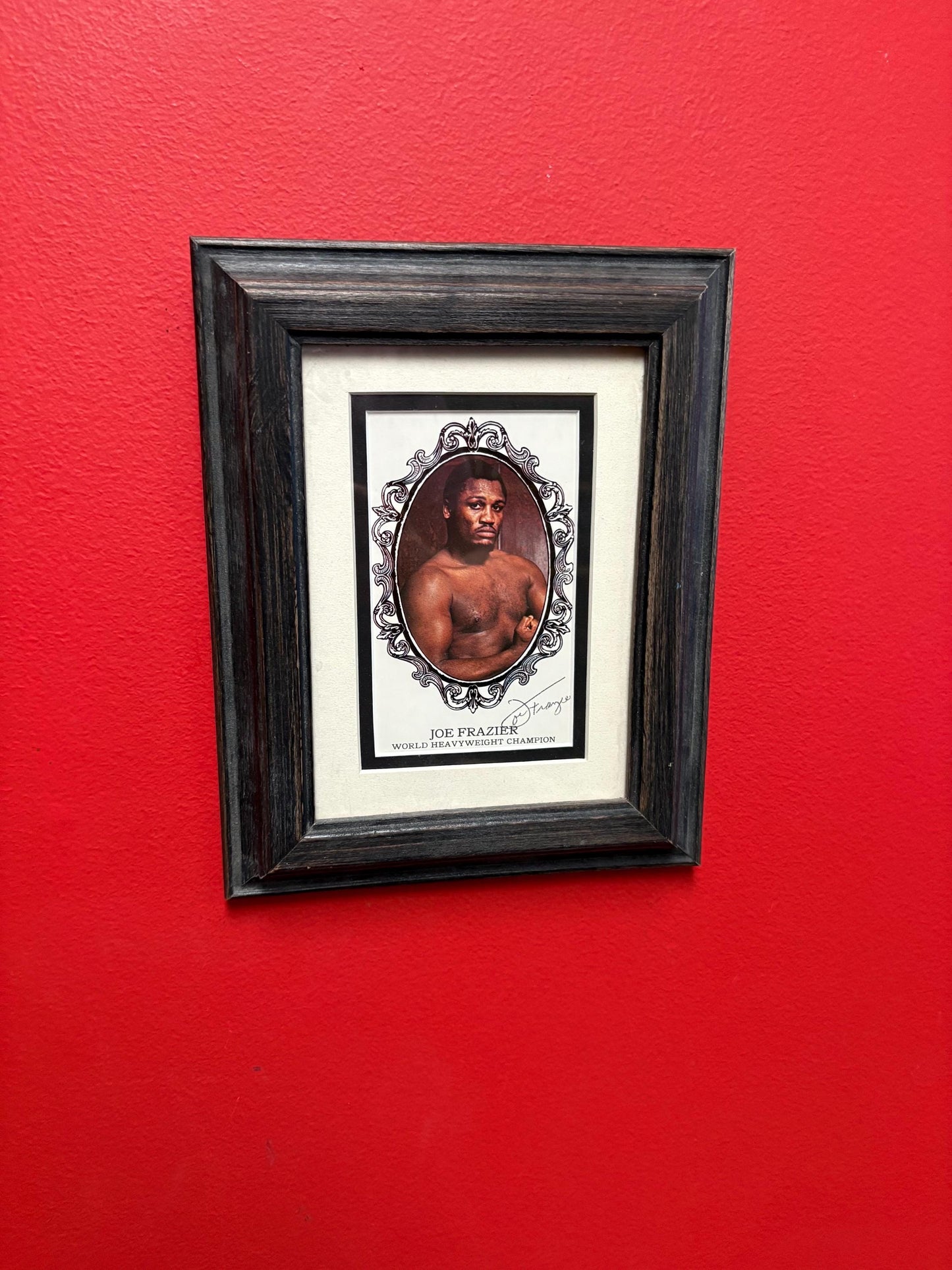 Amazing authentic Joe FRAZIER world heavyweight champion signed photograph in frame  9 x 7 - wow