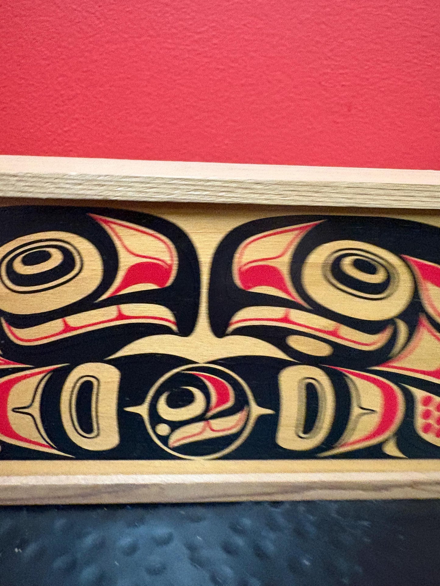 Beautiful 10 x 4 x 2“ deep indigenous first nations West Coast salmon painted box  good value