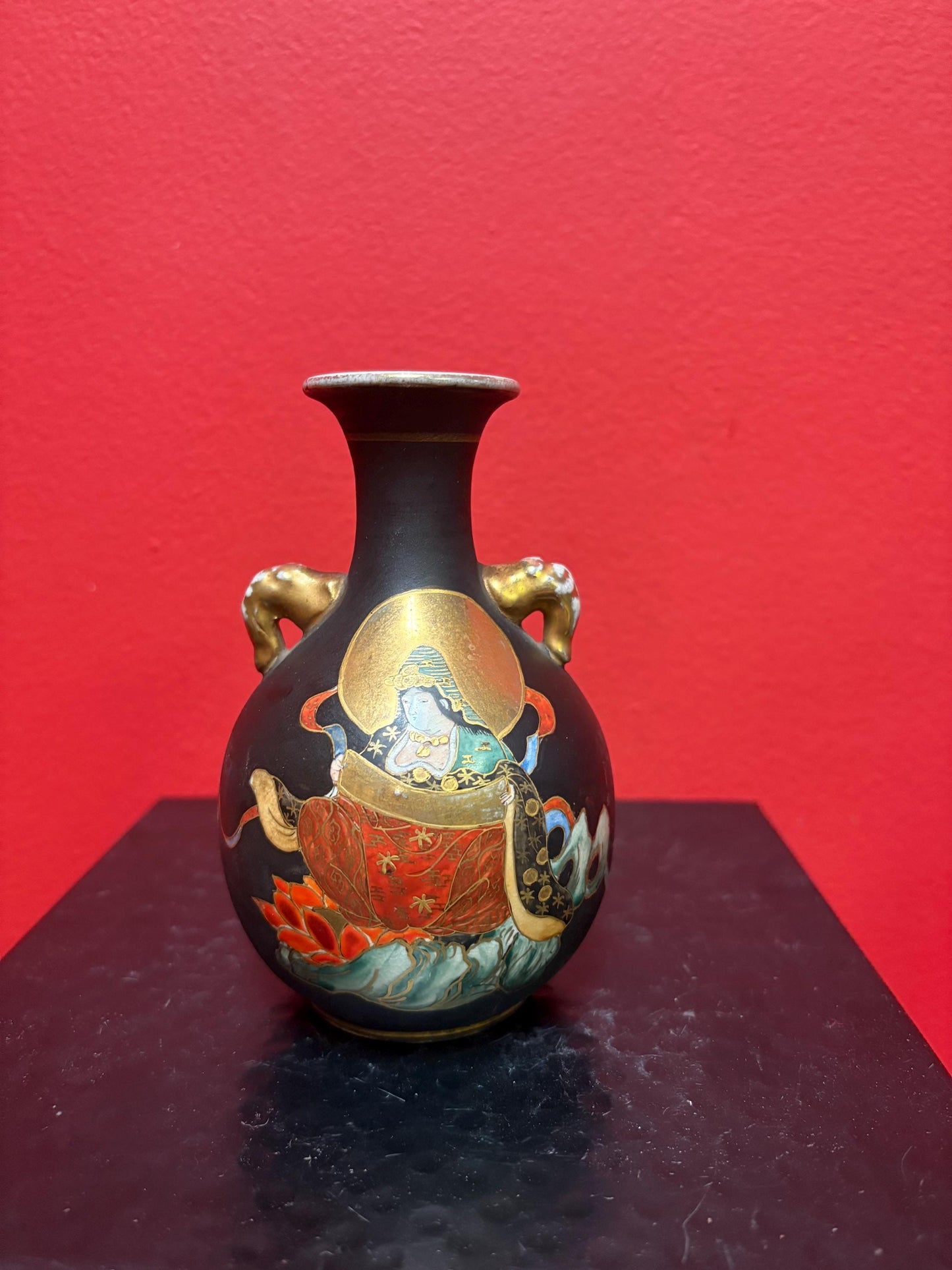 Beautiful Japanese 5 inch tall handpainted signed vase with unusual imagery  -  great value
