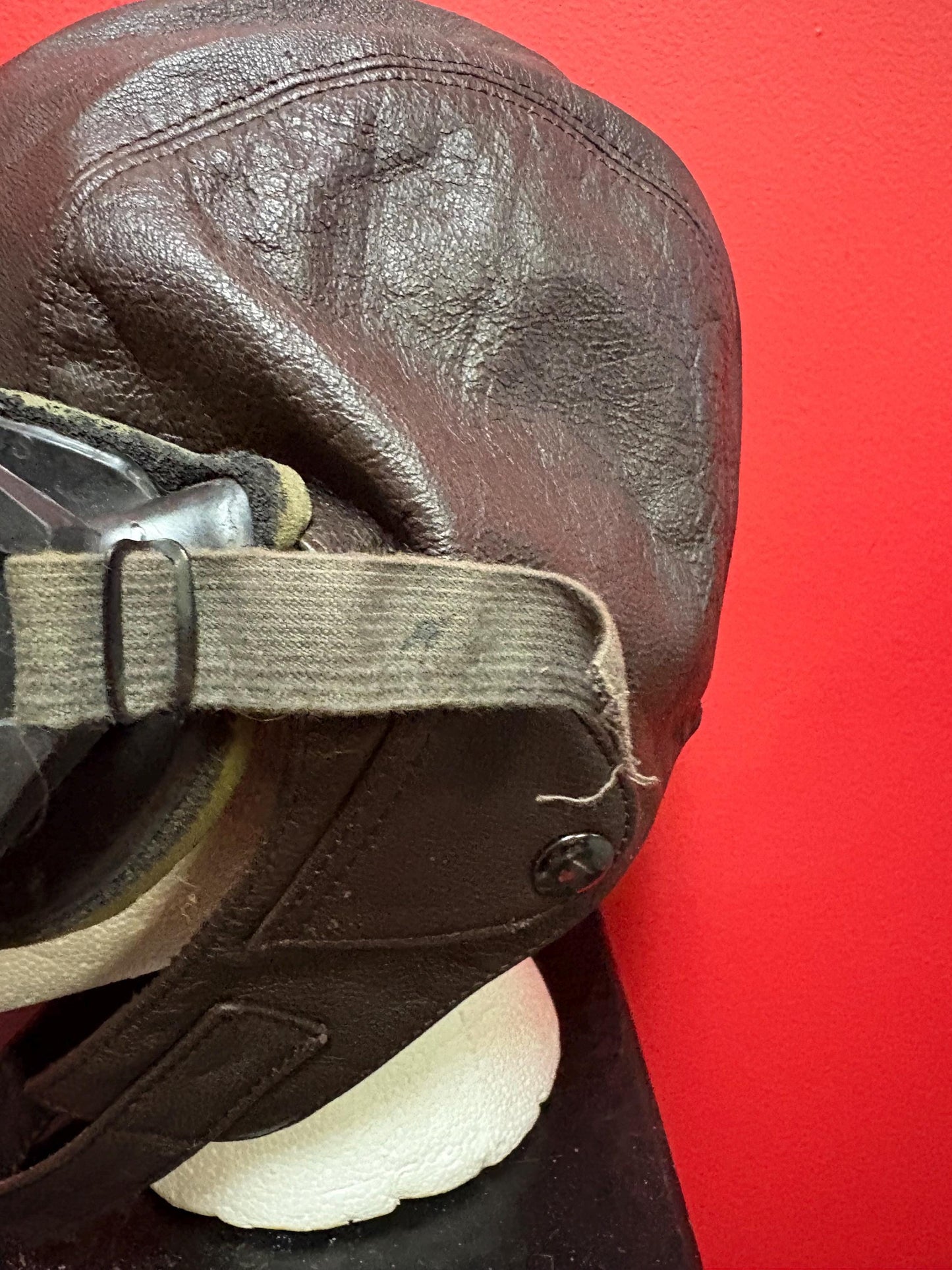 Amazing antique authentic aviator flying helmet and goggles  sensational condition and perfect gift  wow