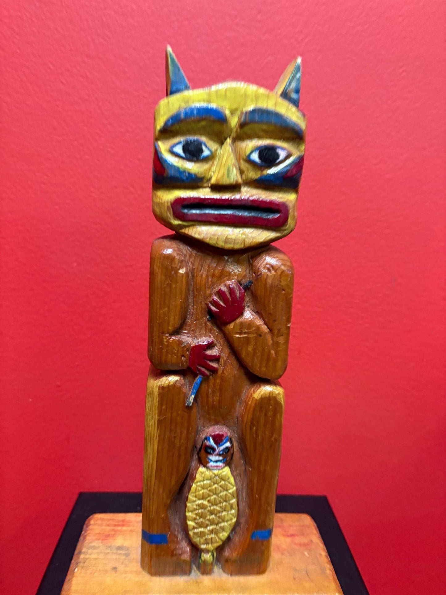 Beautiful primitive indigenous first nation pacific north Northwest coast signed polychrome totem pole by female artist wow - 11 inches tal