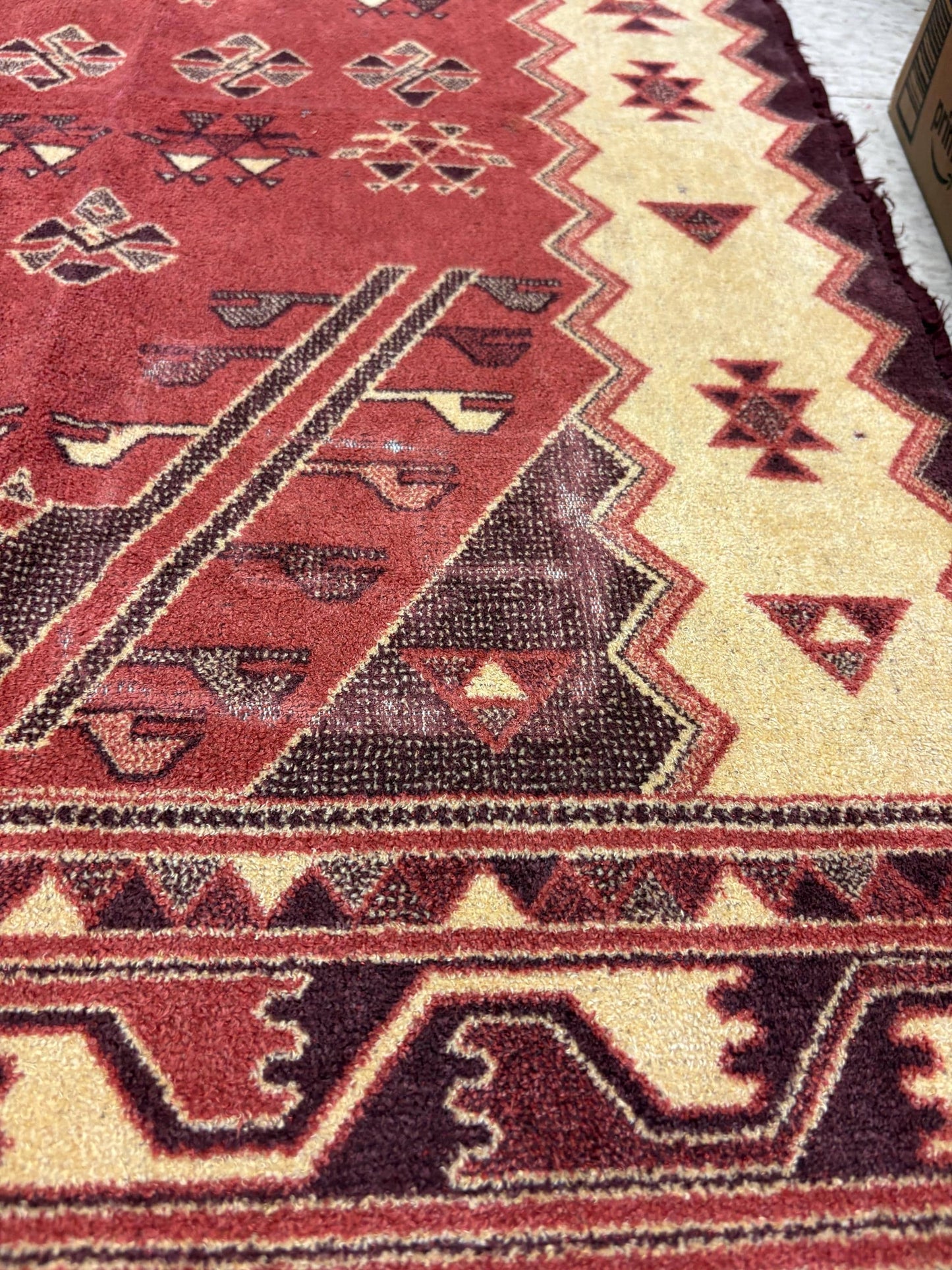 Beautiful Persian wool rug or wall hanging - little wear - 40 x 25  amazing value