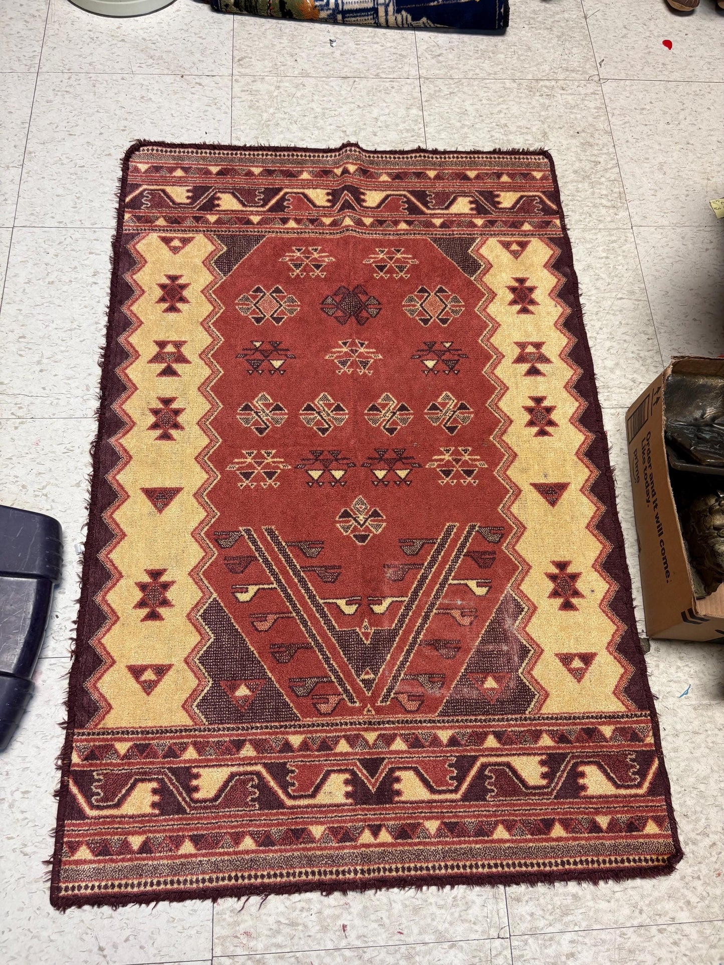 Beautiful Persian wool rug or wall hanging - little wear - 40 x 25  amazing value