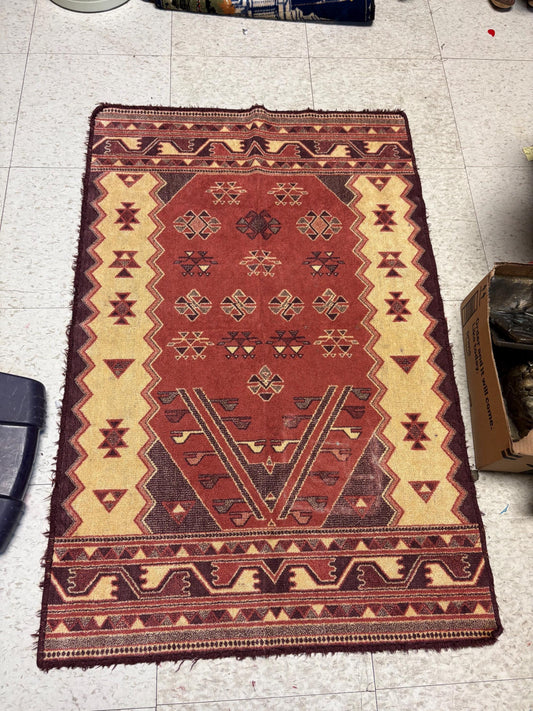 Beautiful Persian wool rug or wall hanging - little wear - 40 x 25  amazing value