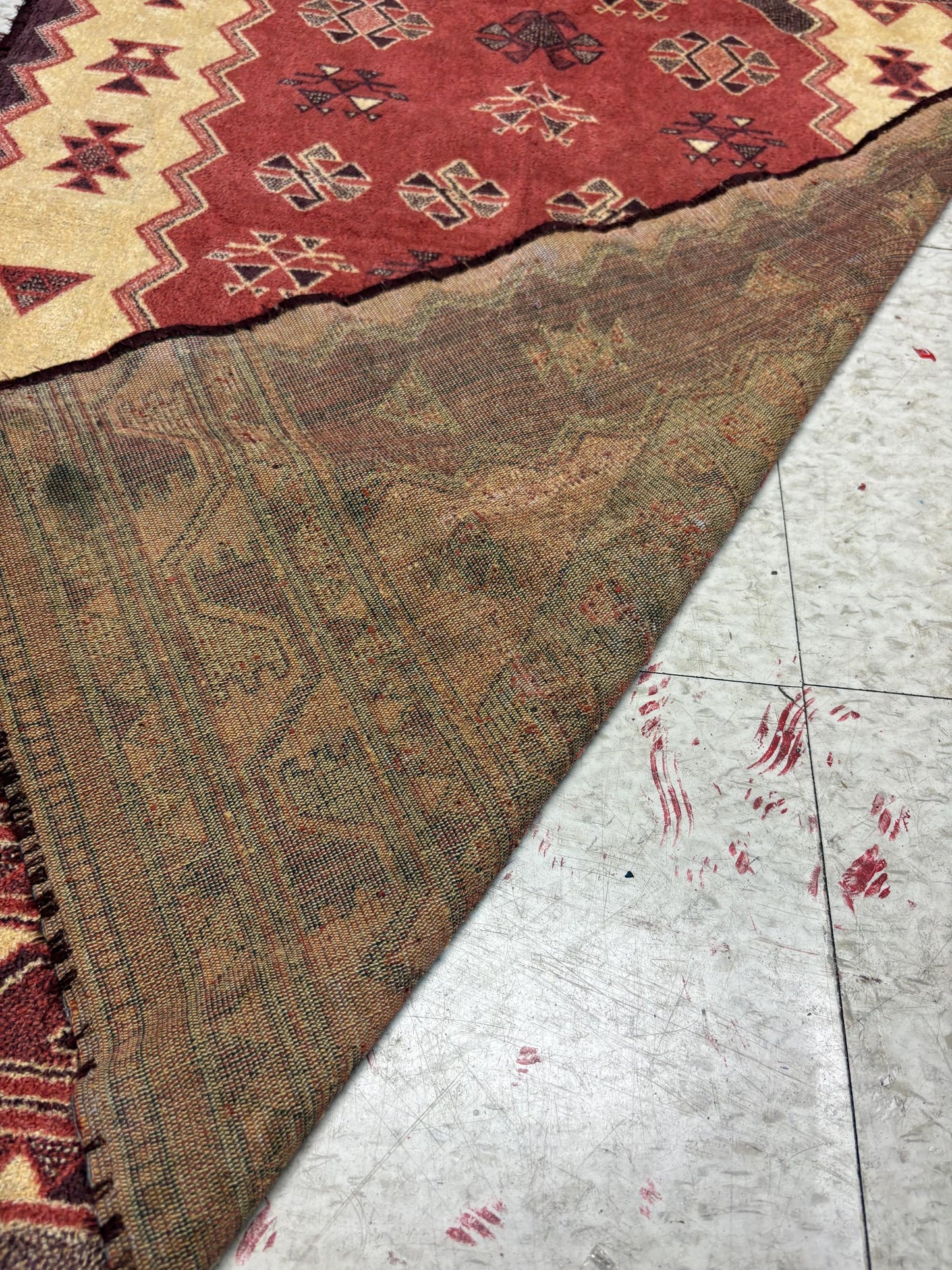 Beautiful Persian wool rug or wall hanging - little wear - 40 x 25  amazing value