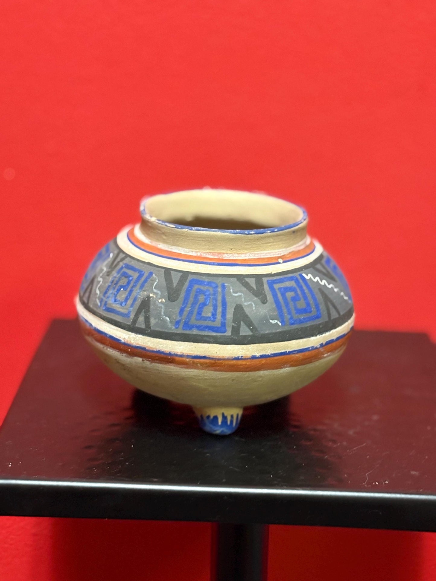Rare beautiful antique 3 1/2 inch high Navajo hand painted pottery pot wonderful condition and colours  indigenous Navajo