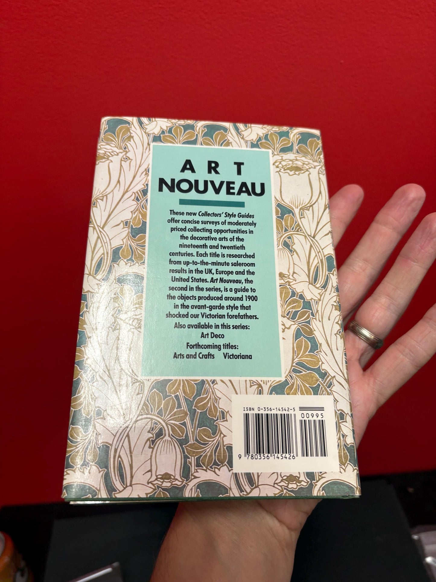 Lovely art nouveau buyers guide book  great reference- 1988 great value